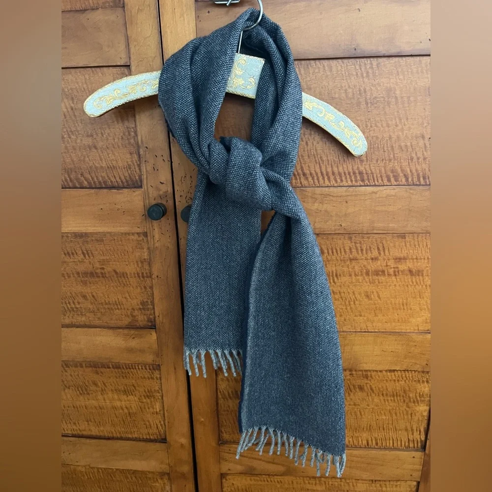 🐑Twill Pattern Navy+Gray Fringed Virgin Wool Scarf | Fairibault Woolen Mill Co.